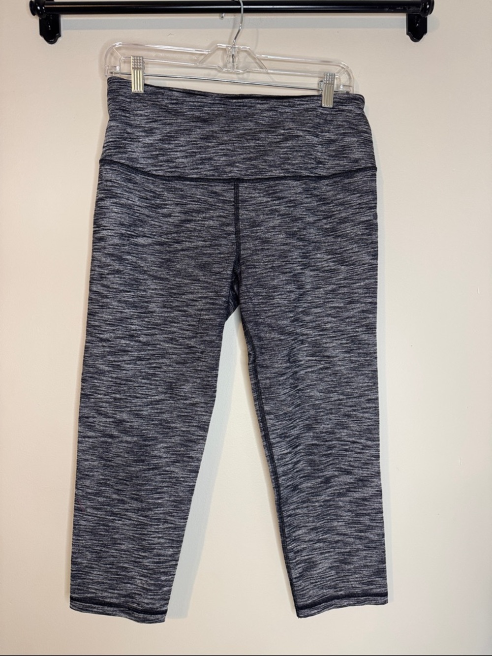 Victoria’s Secret Victoria Sport Knockout Capri Black Heather - L